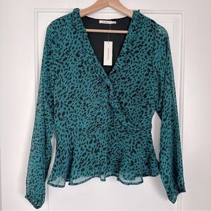 Mi Ami Green/Aqua Animal Print Long Sleeve Blouse Medium